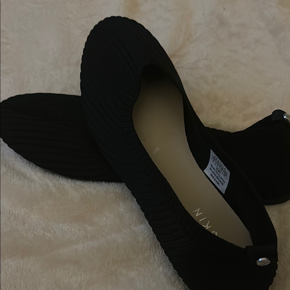 Black Slip-On Flats with Textured Finish